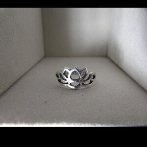 Elegant Silver Lotus Ring
